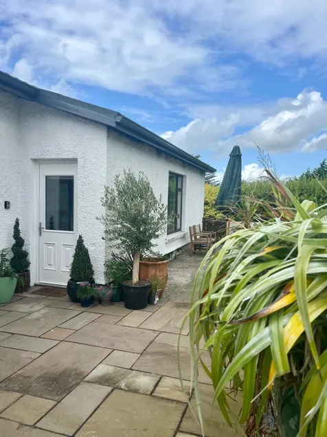 Studio apartment near Shannon Airport - Image 1