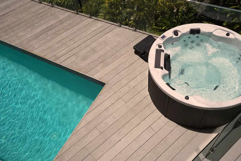 Surfside - 150m to beach w/heated pool - Image 1