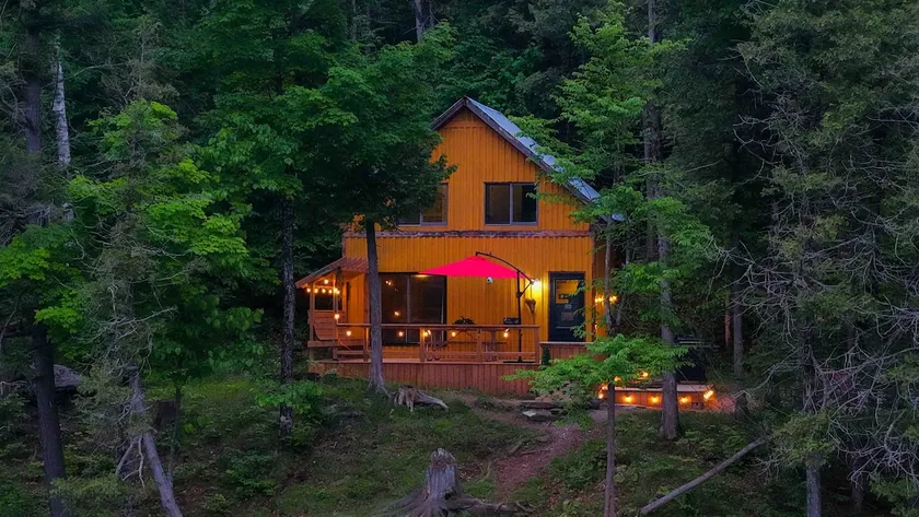 Lakefront Chalet | Hot Tub | Kayaking | View - Image 1