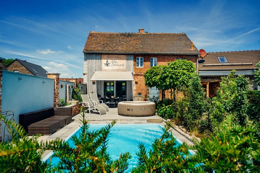 Old forge with sauna & pool - Image 1