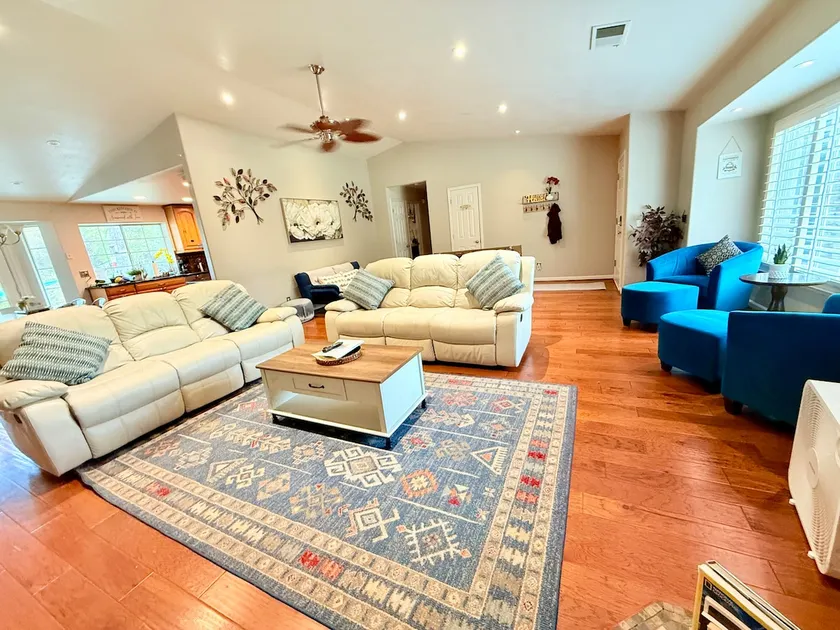 Picayune Retreat: Spa/EV/Play-Structure/Pet-loving - Image 1
