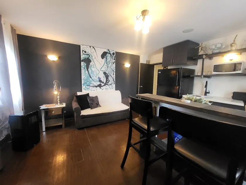 1 bed apt Downtown. walking distance to beach - Image 1