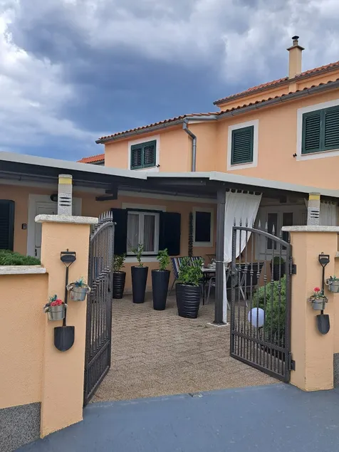 Angel Star Apartment - Image 1
