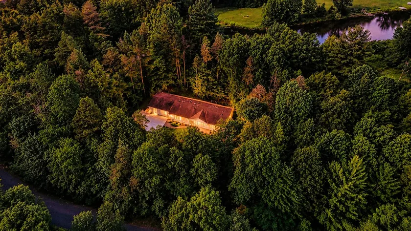 The Crescent Cottage | Kayaks | Bonfire | Lakeside - Image 1