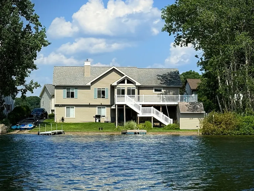 Amazing Lake House by Grand Rapids w/kayaks rafts - Image 1