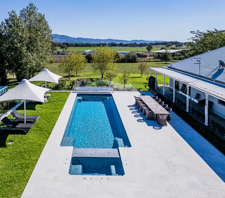 Oaklands Estate -stylish, pet friendly home on 10 acres with pool, spa, firepit. - Image 1