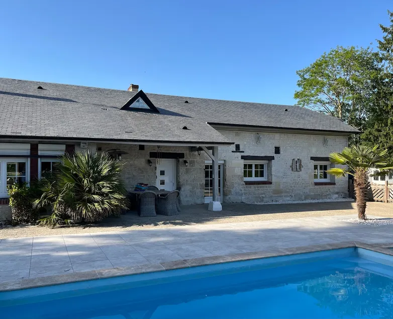 Property with Seine view and outdoor pool - Image 1