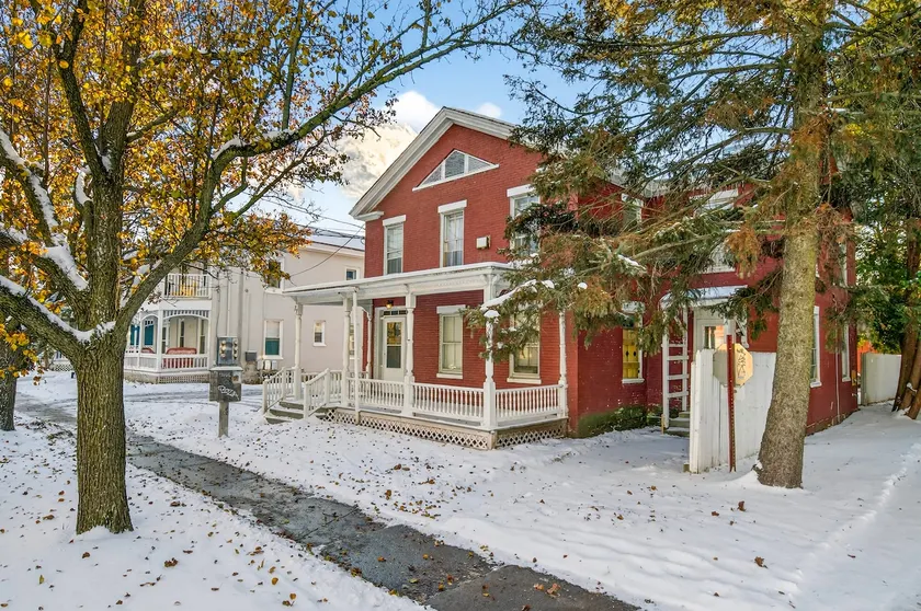 Oasis near Church Street - Image 1