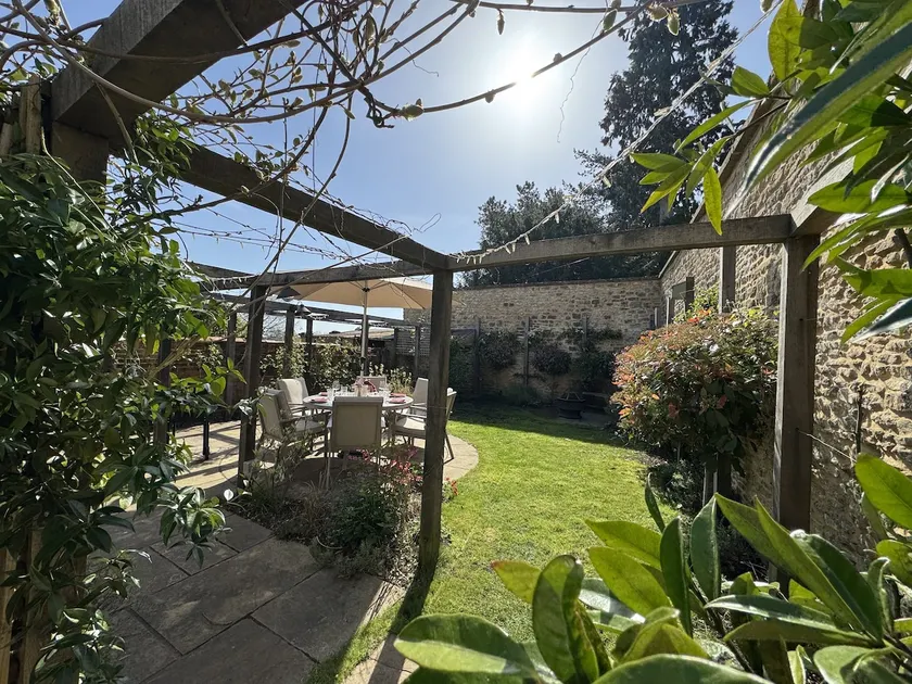 Character Cottage (1714), Sleeps 6, Near Soho FH - Image 1