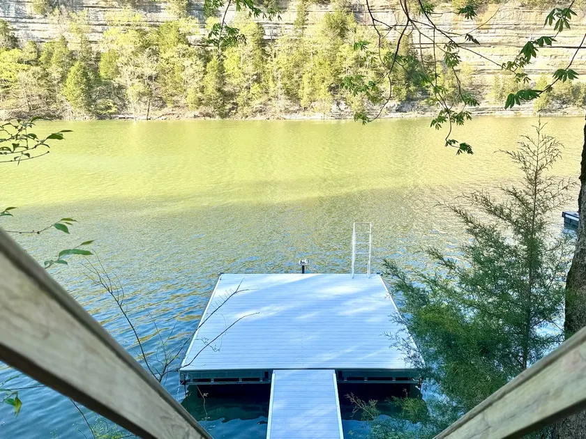 Lake front Cabin - Private dock - Image 1