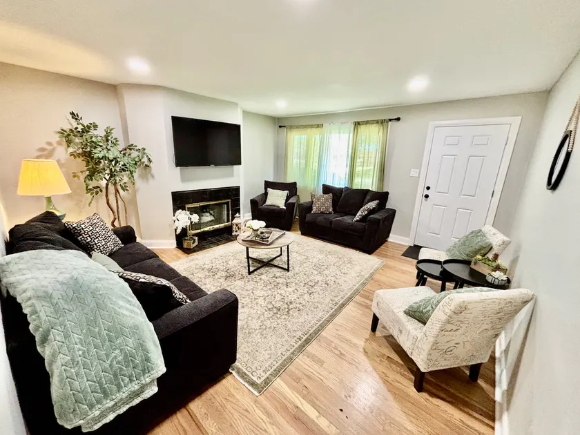Modern 3BR Home | 1.5 Baths | Long Stays Welcome! - Image 1