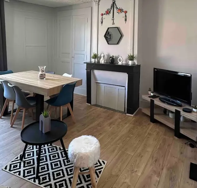 Cozy Gîte - 72 m2 - 2 Bedrooms - Downtown - Fully equipped - Image 1