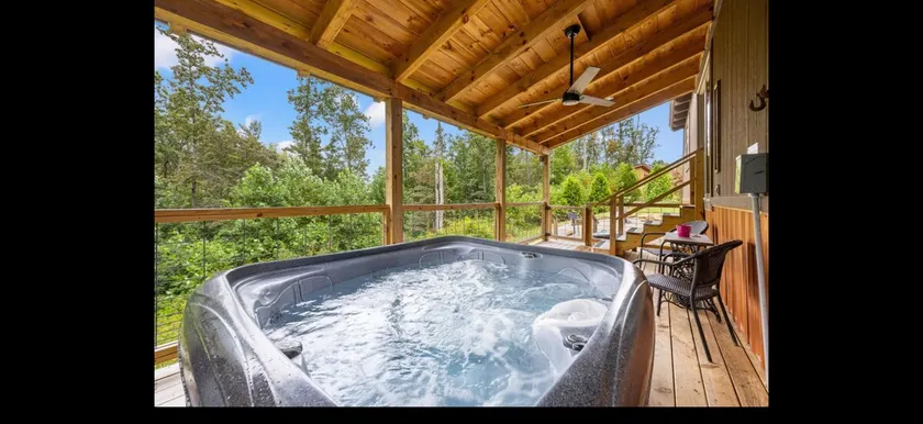 Gold Rush Cabin pet friendly, w/ Hot Tub near RRG - Image 1