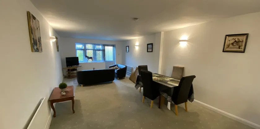 Luxury Private Guesthouse in Moseley | Parking - Image 1