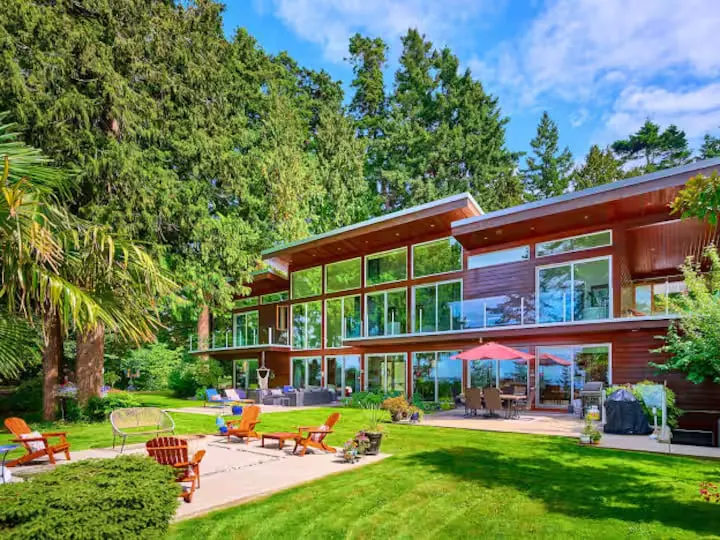 Oceanfront Oasis, HotTub, Walk to Beach - Image 1