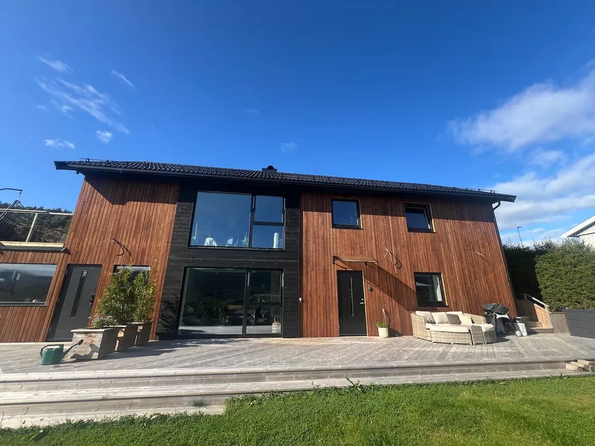 Valley House - Image 1