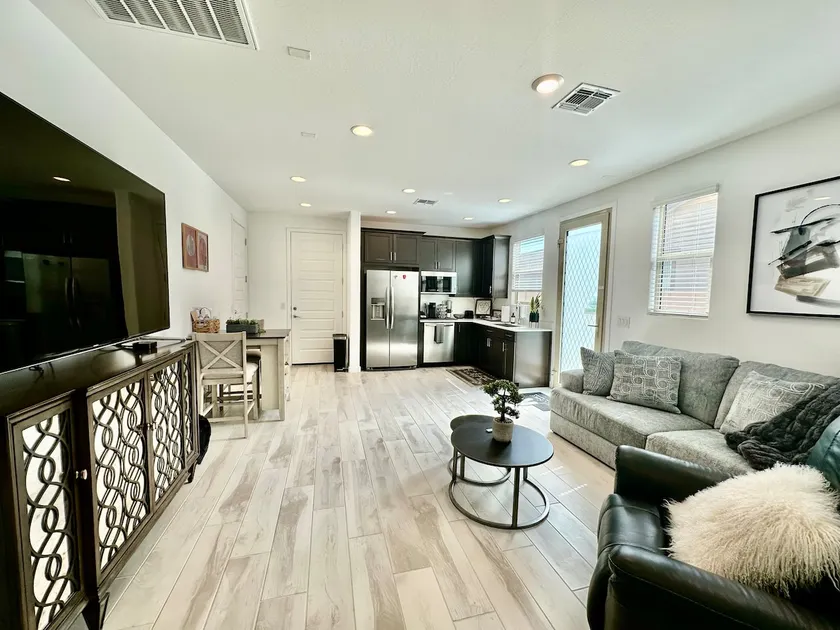 Cozy Desert Getaway - Private Suite w/ Pool Access - Image 1