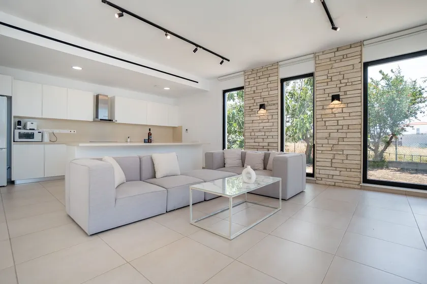 Luxury Oasis Villa - Image 1