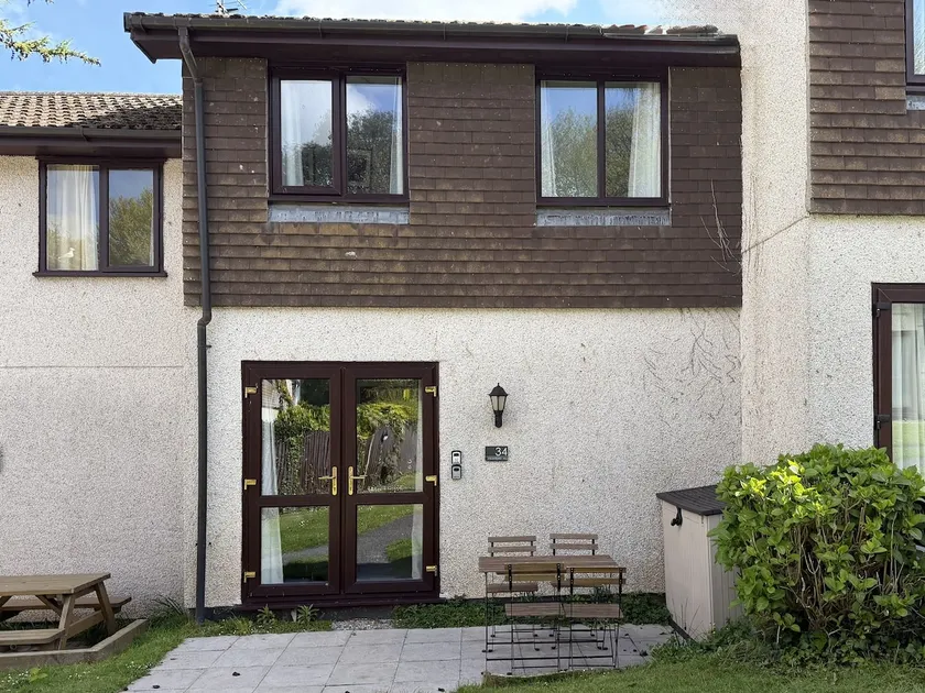 35 Strawberry Hill, Tolroy Manor - Image 1