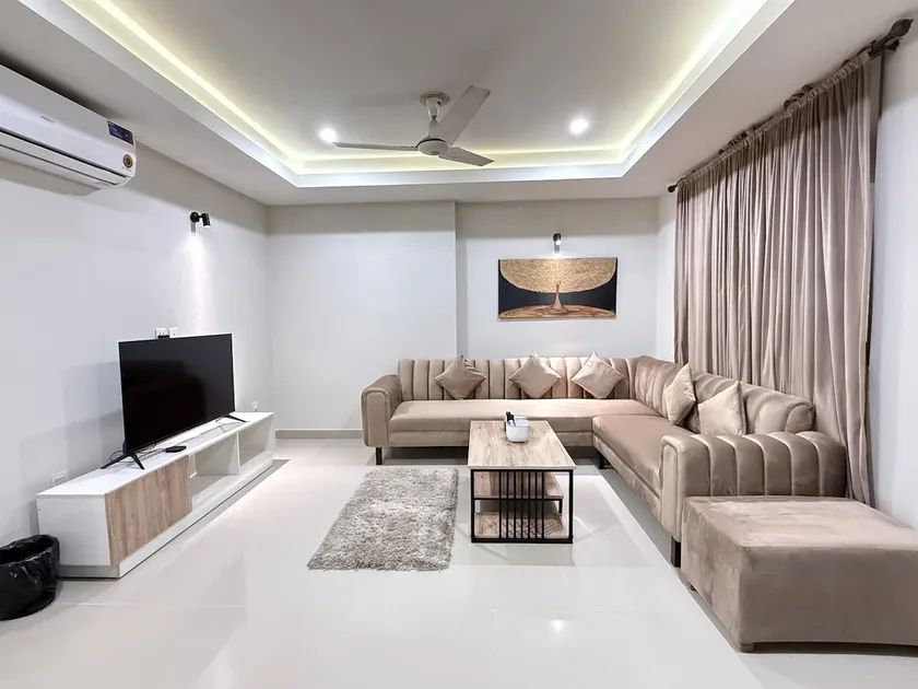 Executive Heights Apartments - Image 1