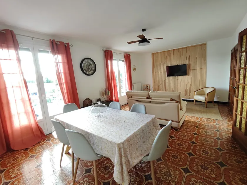 Spacious quiet air-conditioned apartment with unobstructed view - Image 1