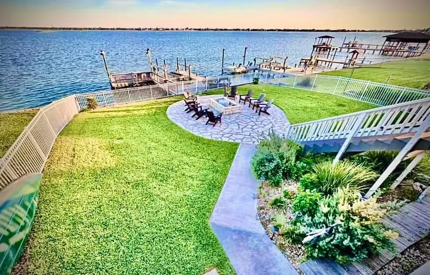 2 Masters • Hot Tub • Fishing • Private Dock - Image 1