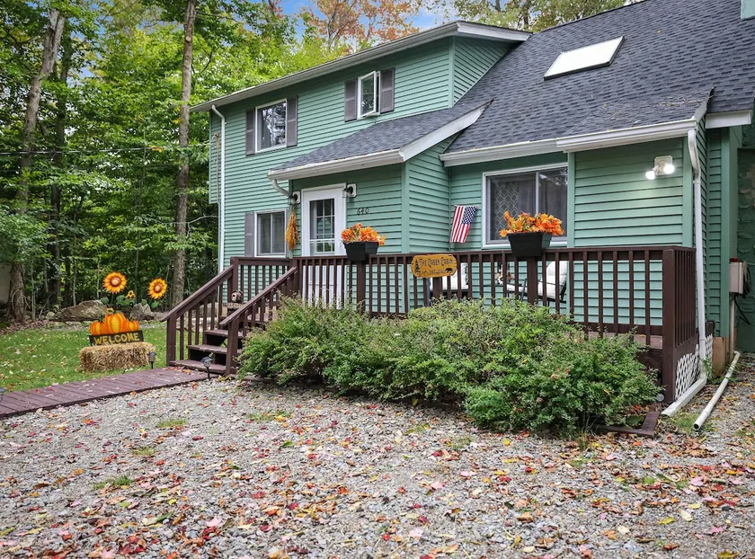 Green Cabin | Dog-Friendly Hot Tub & Sauna Retreat - Image 1