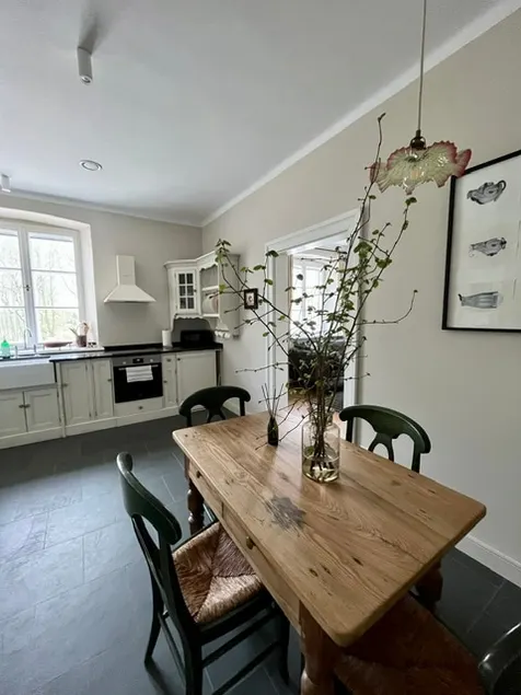 Apartment in Manor House - Image 1