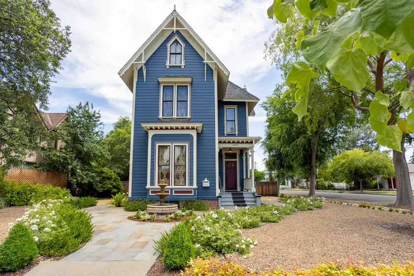 Historic Home in Downtown for a Couple or Group - Image 1