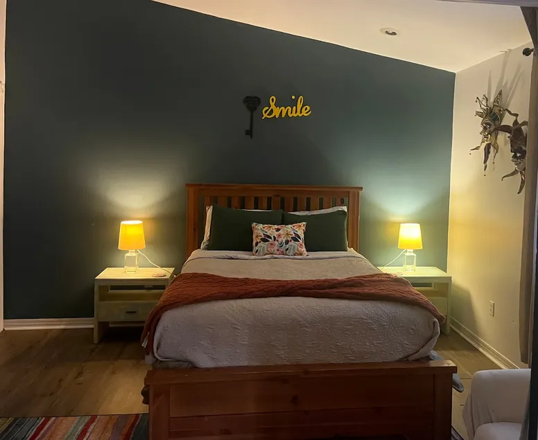 COZY Private Magazine St. Apartment (4-guests) - Image 1