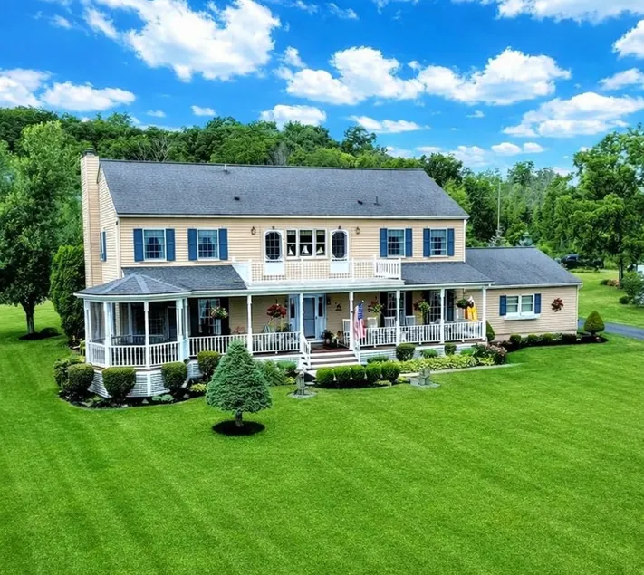 Glorious Keuka Lakefront House- Sleeps 12 + dog - Image 1