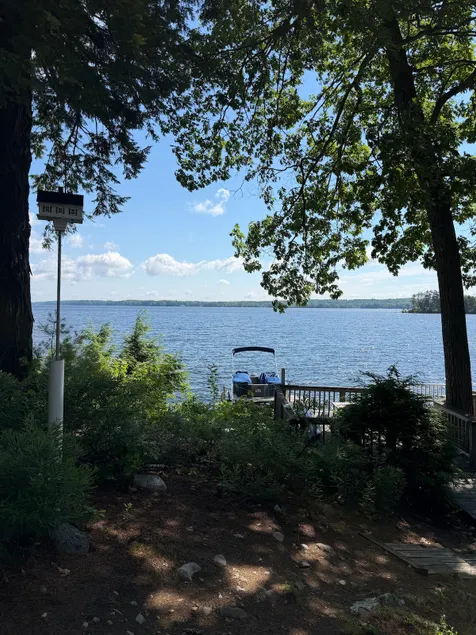 Lake Front Cottage - Image 1