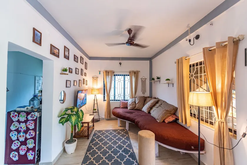 Stylish & Cozy 1BHK w/AC & Fast Wifi - Image 1