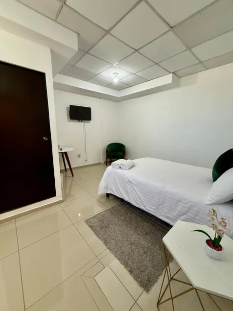Comfort Room with WiFi & Parking - Image 1