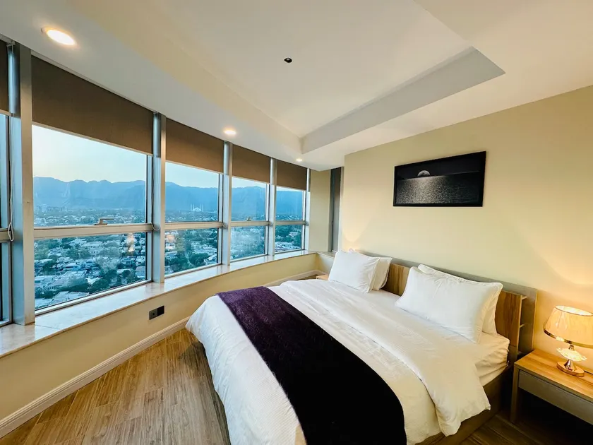 3BR Modern Apt In Centaurus Mall/Mountain View/Isb - Image 1