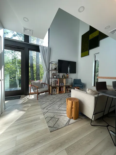 Twin Sycamore River Cottage, “Sunshine” - Image 1