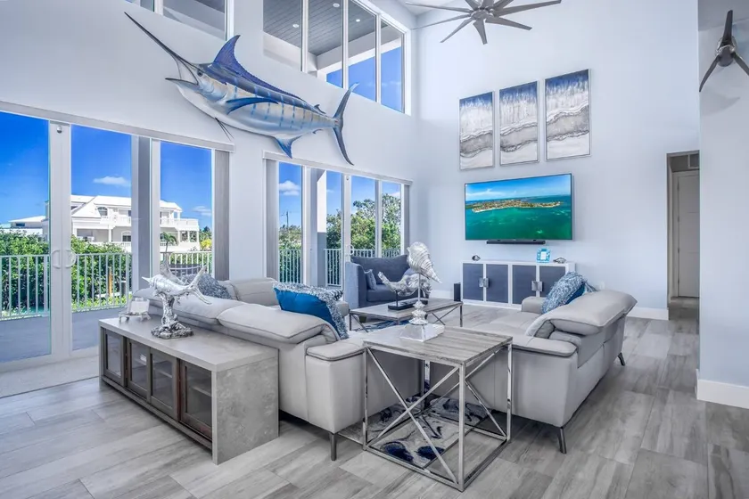 Sombrero Beach Luxury Retreat, Steps to the beach 4 bed 4 bath with 2 kayaks - Image 1