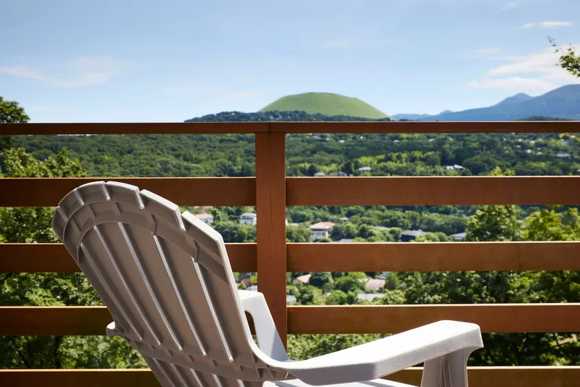 [Maximum 10 people] Large villa to enjoy the nature in all seasons | Sauna, natural open-air hot spring, BBQ, parking lot included | My Guest IKKI - Image 1