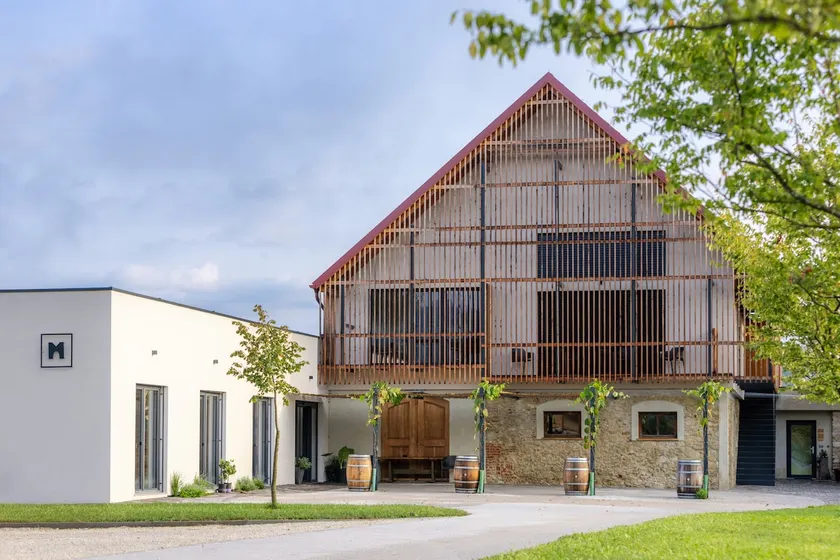 Spacious Countryside Stay – Apartment Sotla (4+2) - Image 1