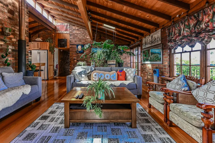 Red Brick Seaview Loft · Green Oasis | Massage - Image 1