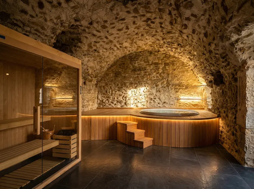 Roman Oasis Villa Spa - Image 1