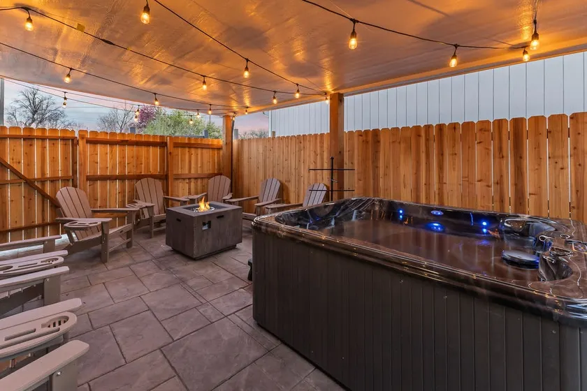 Sauna Hot Tub Family Friendly & Game Room - Image 1