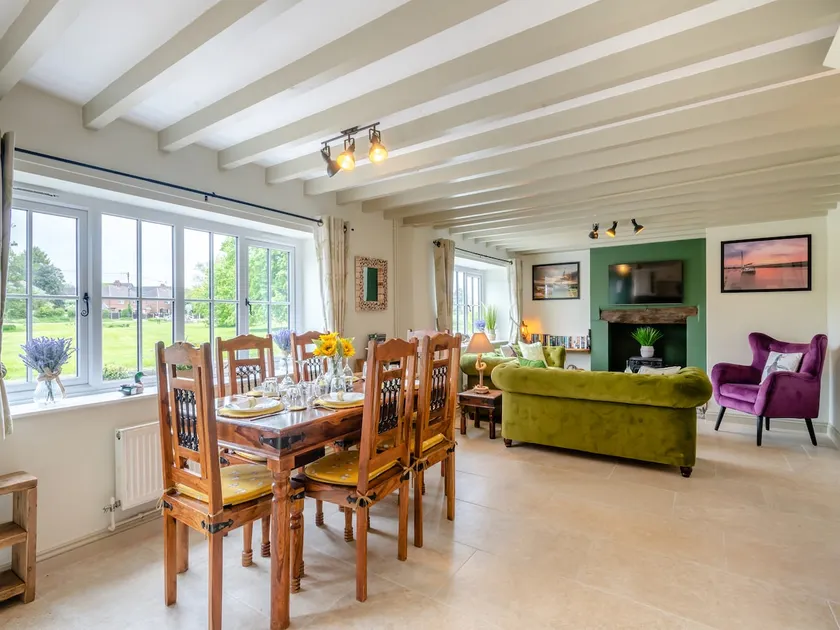 Seascape Cottage - Image 1