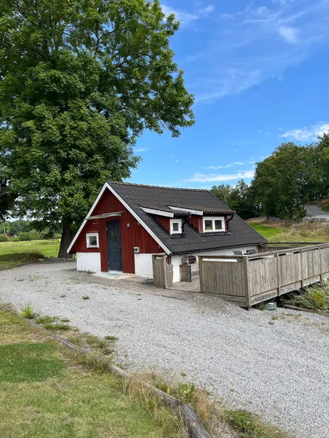 Cozy cottage on a farm - Image 1