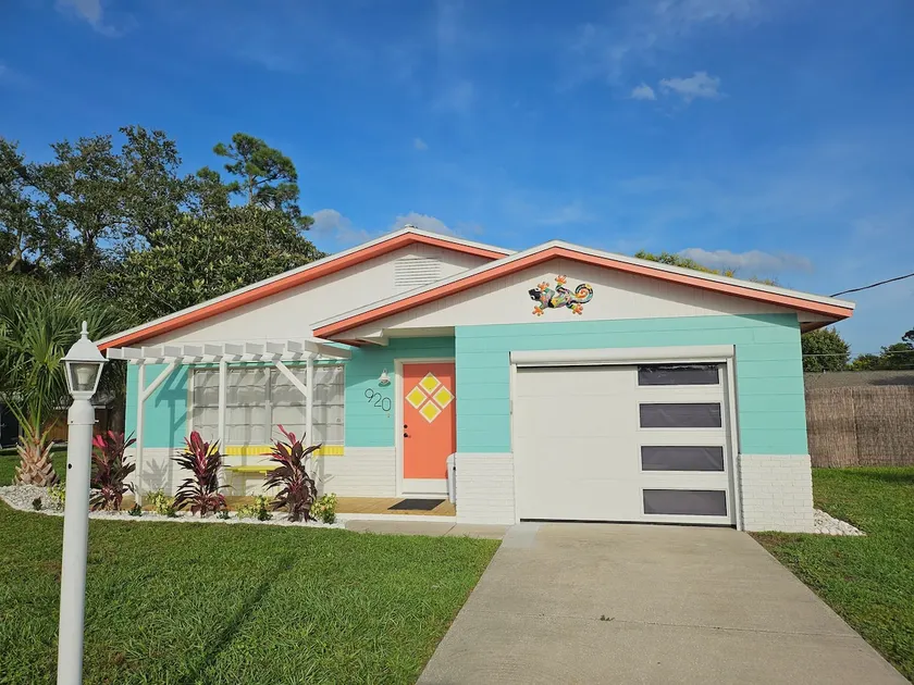 Beach Bum Bungalow - Image 1