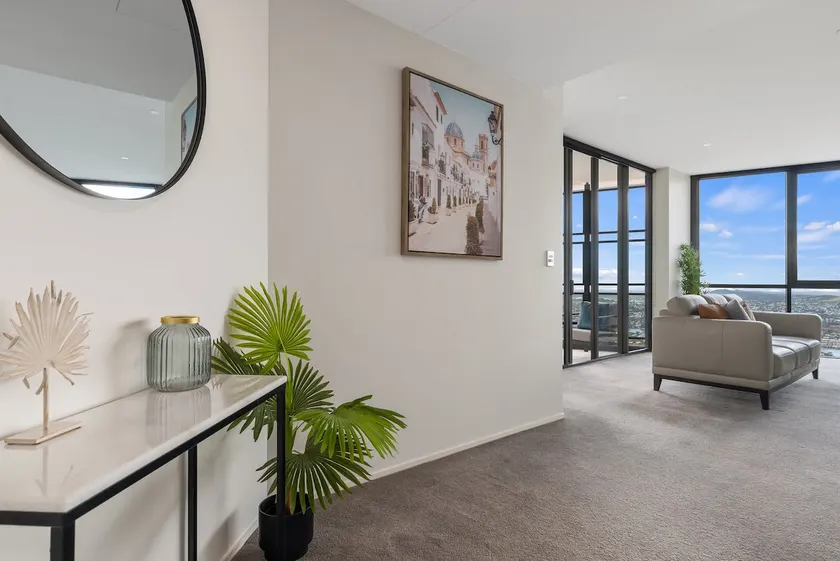 Huge 4 Bedroom Sub Penthouse | Rare Ocean Views - Image 1