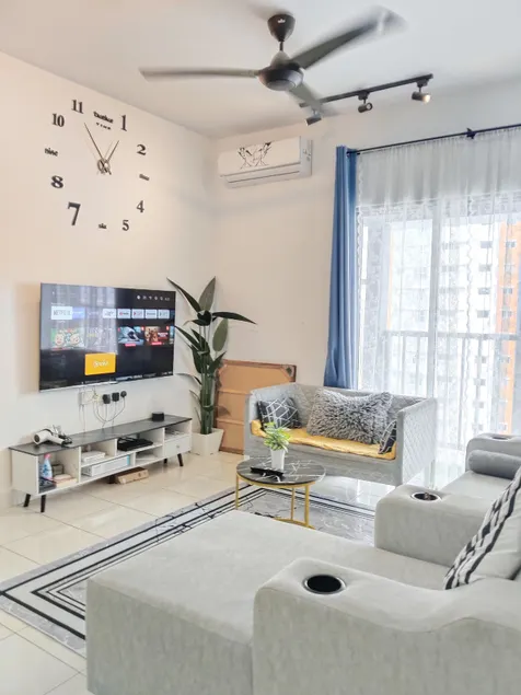 KLIA Neon Homestay @ Alanis + FREE Wi-Fi + Netflix - Image 1