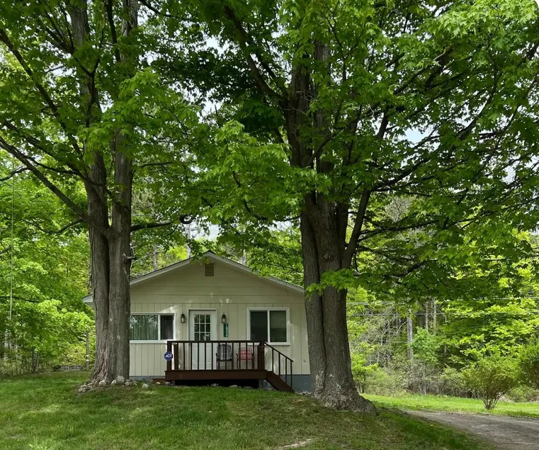 Private cabin near Watkins Glen. - Image 1