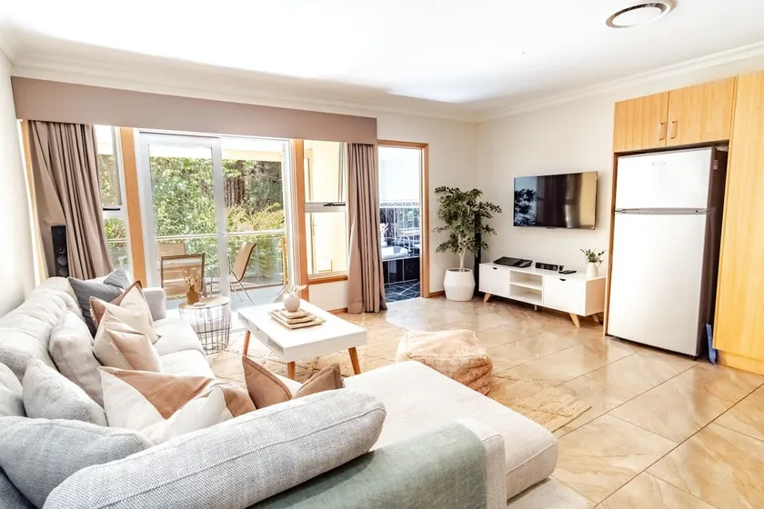 MONTEREY - relaxed living for couples in Bright - Image 1
