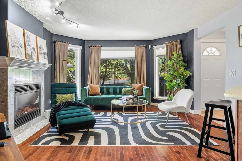All Fees Included! Kensington - Walk to Bow River - Image 1